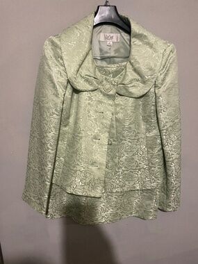 Le Suit Petite  two piece green skirt suit in women’s size 6P